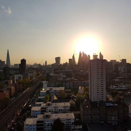 Modern 1 Bedroom Apartment In E1 With Great Views Londra Dış mekan fotoğraf