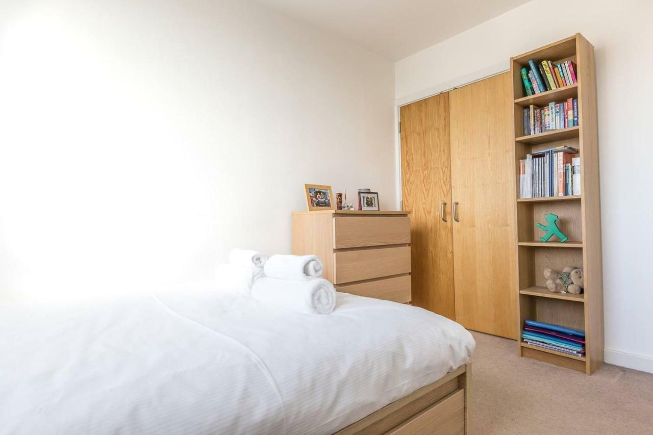 Modern 1 Bedroom Apartment In E1 With Great Views Londra Dış mekan fotoğraf