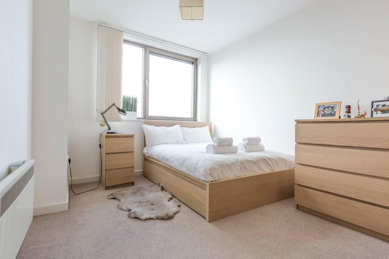 Modern 1 Bedroom Apartment In E1 With Great Views Londra Dış mekan fotoğraf