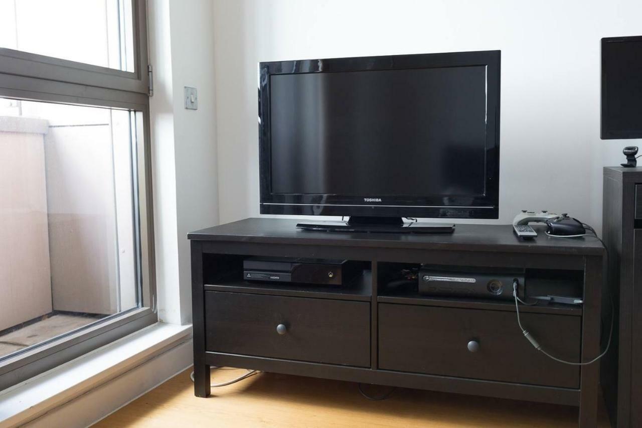 Modern 1 Bedroom Apartment In E1 With Great Views Londra Dış mekan fotoğraf