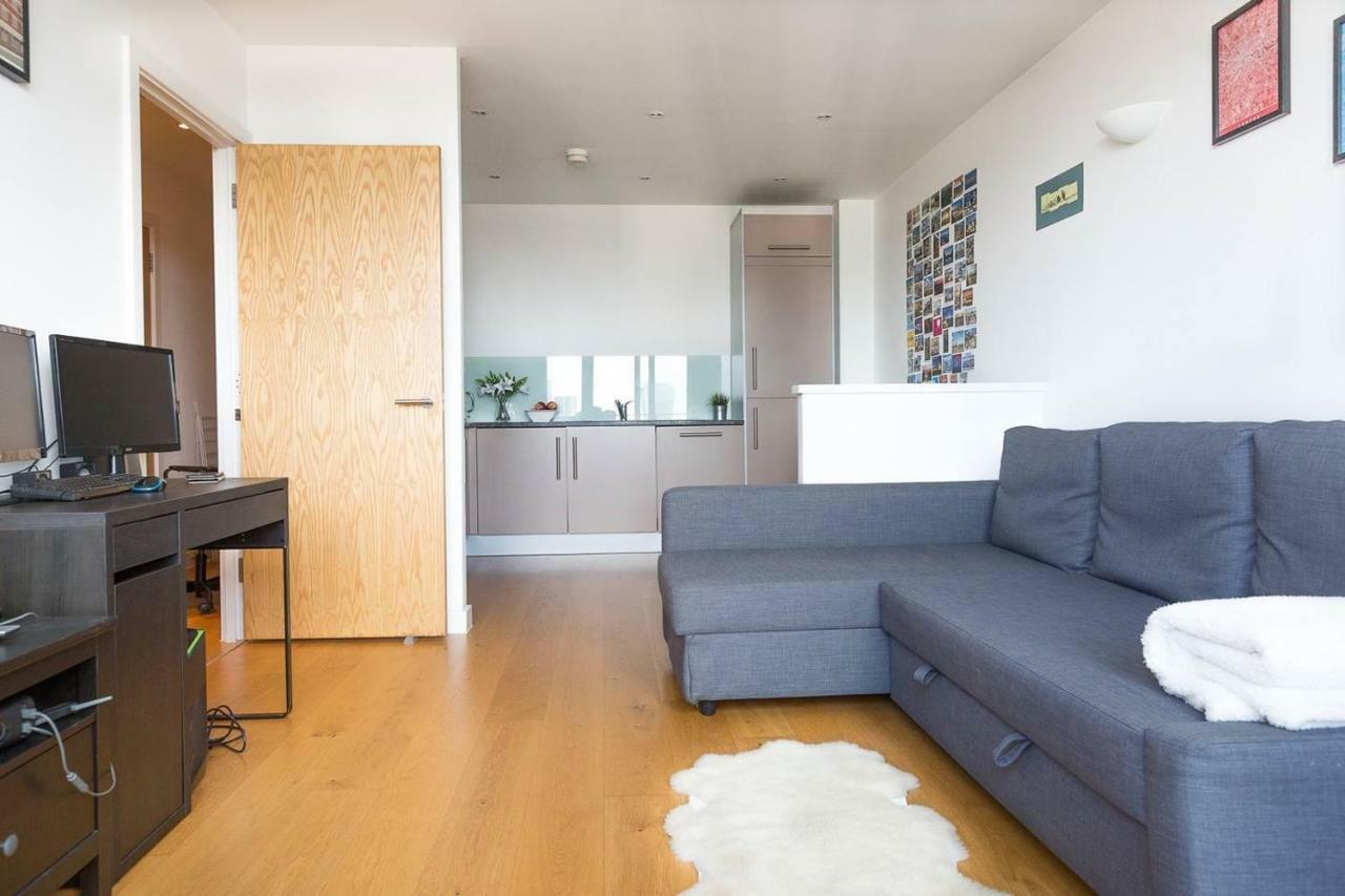Modern 1 Bedroom Apartment In E1 With Great Views Londra Dış mekan fotoğraf