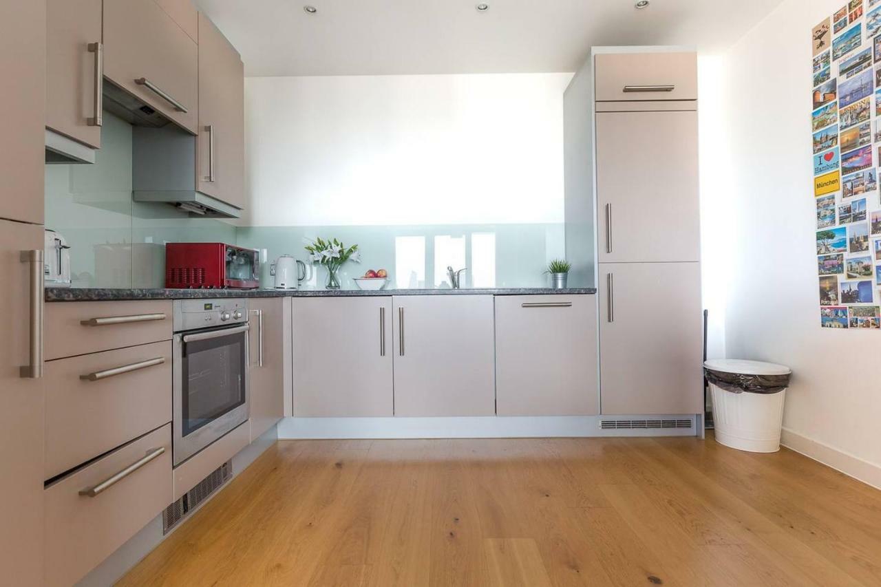 Modern 1 Bedroom Apartment In E1 With Great Views Londra Dış mekan fotoğraf